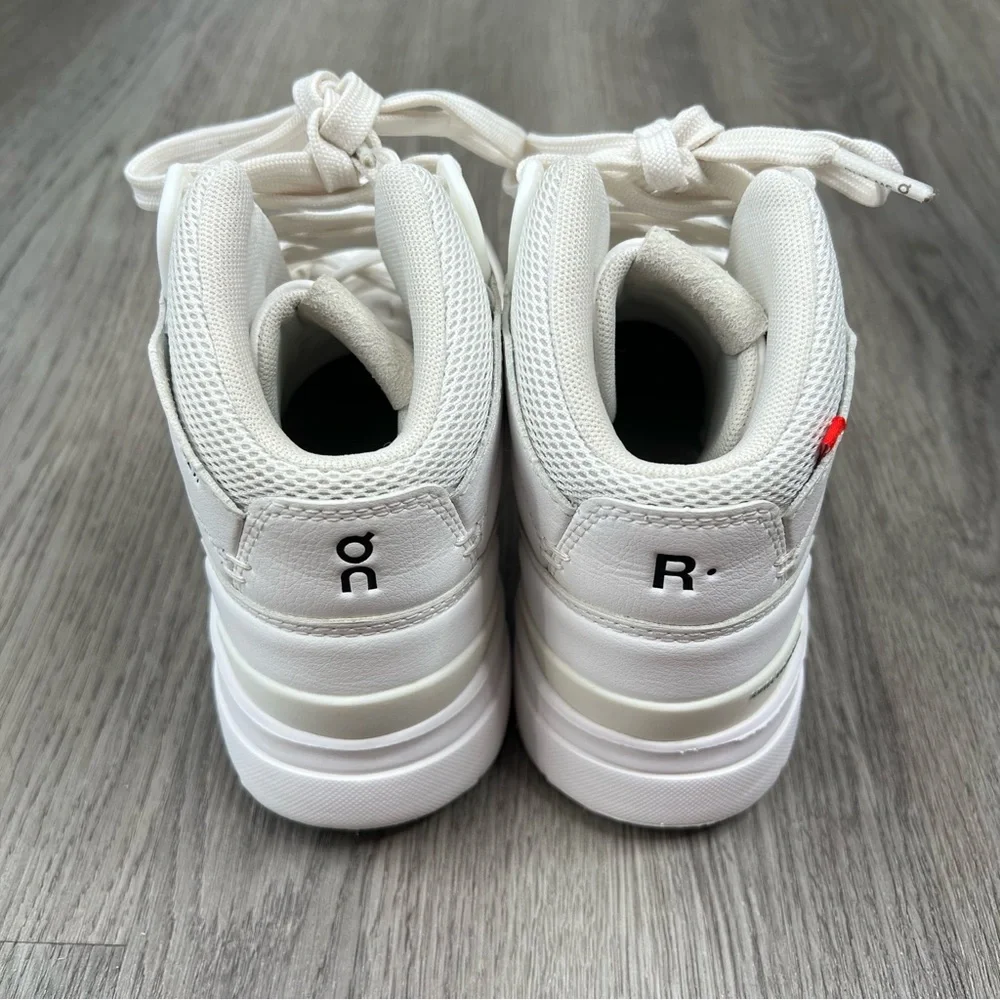 On The Roger Clubhouse Mid Womens Size 6 White Athletic Leather Shoes Sneakers‎